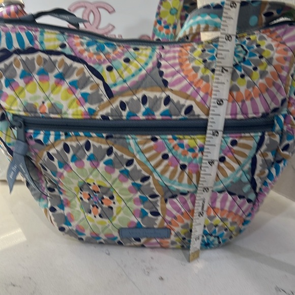 Vera Bradley Grand Traveler bag Sunny Medallion. - Picture 6 of 14